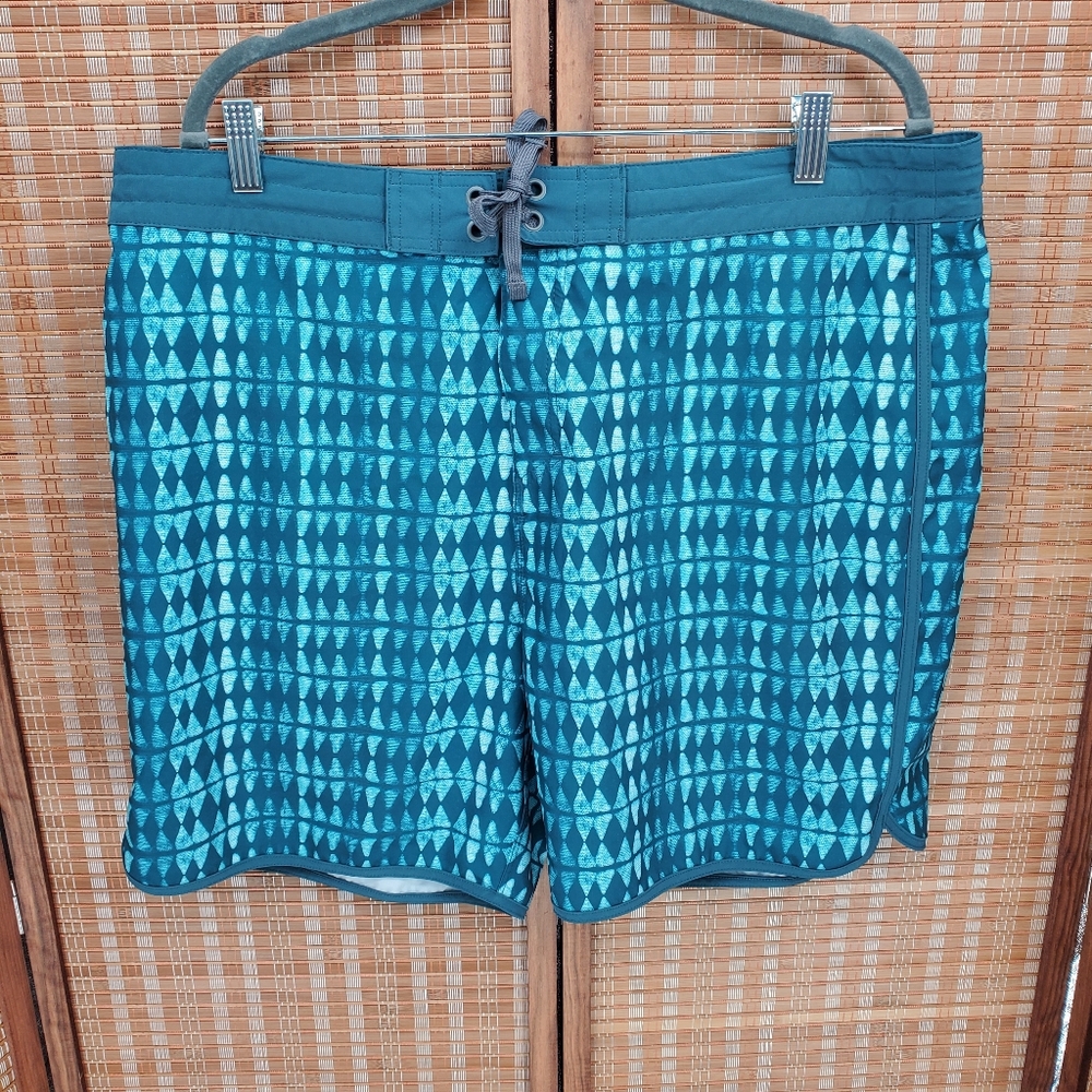 ☆ Prana Mens Roots Studio Board Shorts Geometric Blue and White Size 38